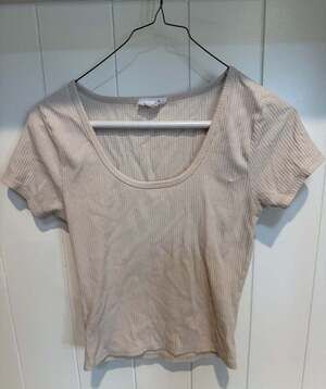 Mate the Label Ribbed Scoop Neck Tee Small Beige